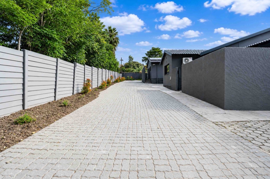 5 Bedroom Property for Sale in Woodmead Gauteng
