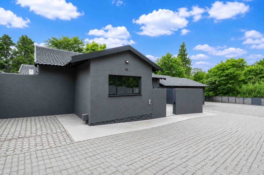 5 Bedroom Property for Sale in Woodmead Gauteng