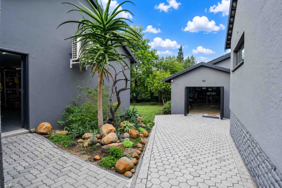 5 Bedroom Property for Sale in Woodmead Gauteng