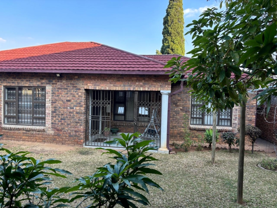 3 Bedroom Property for Sale in Magaliesmoot AH Gauteng