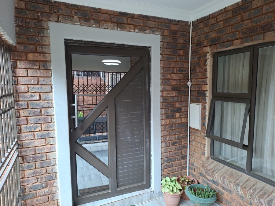 3 Bedroom Property for Sale in Magaliesmoot AH Gauteng