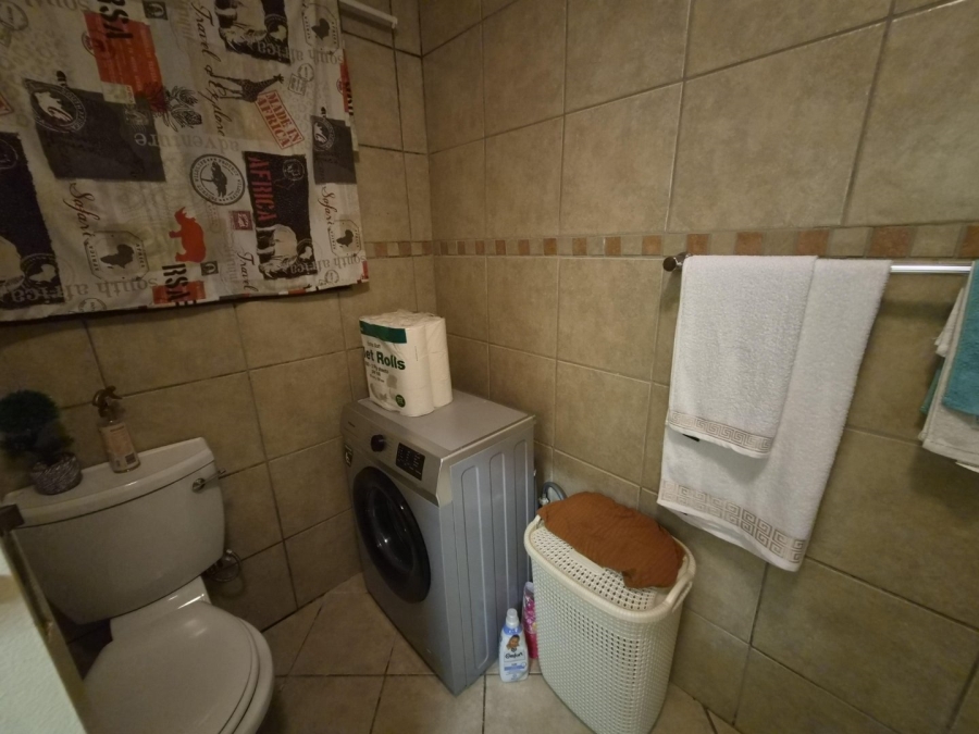 1 Bedroom Property for Sale in Oukraal Estate Gauteng