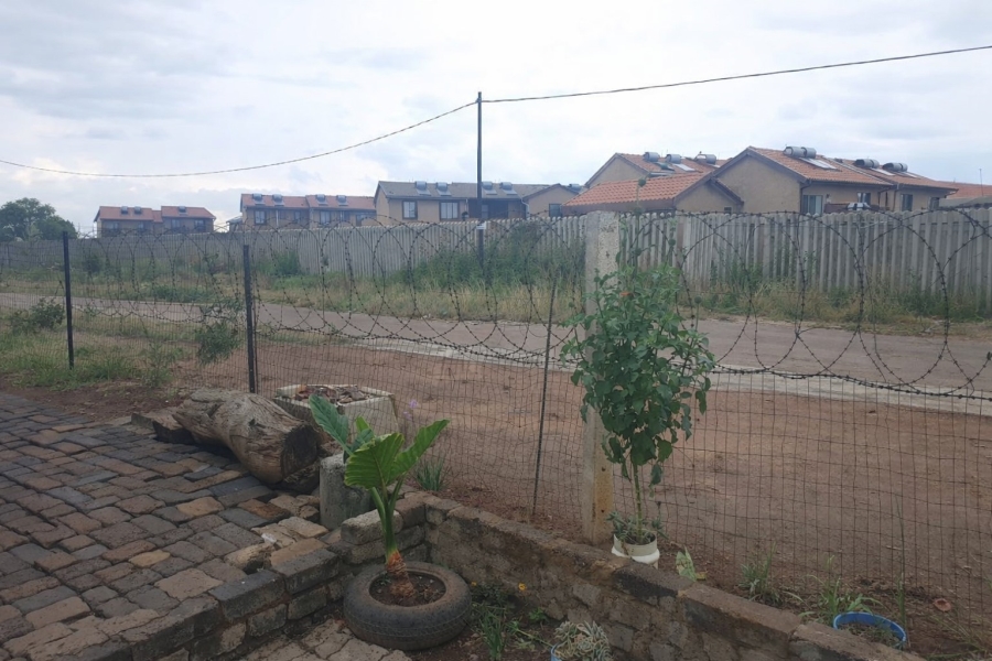 2 Bedroom Property for Sale in Impumelelo Gauteng