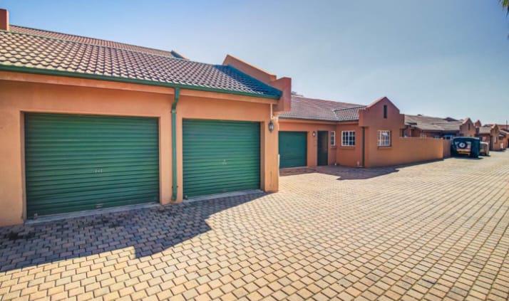 To Let 3 Bedroom Property for Rent in Glen Marais Gauteng