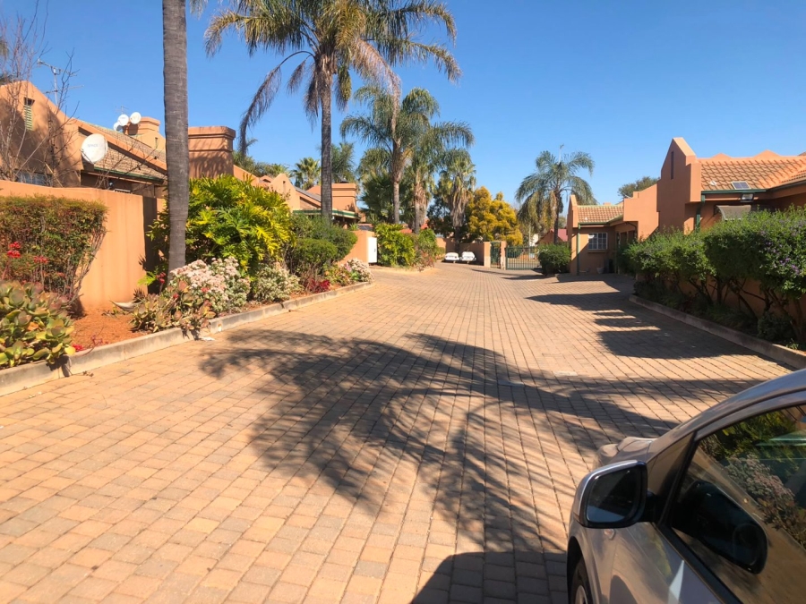 To Let 3 Bedroom Property for Rent in Glen Marais Gauteng