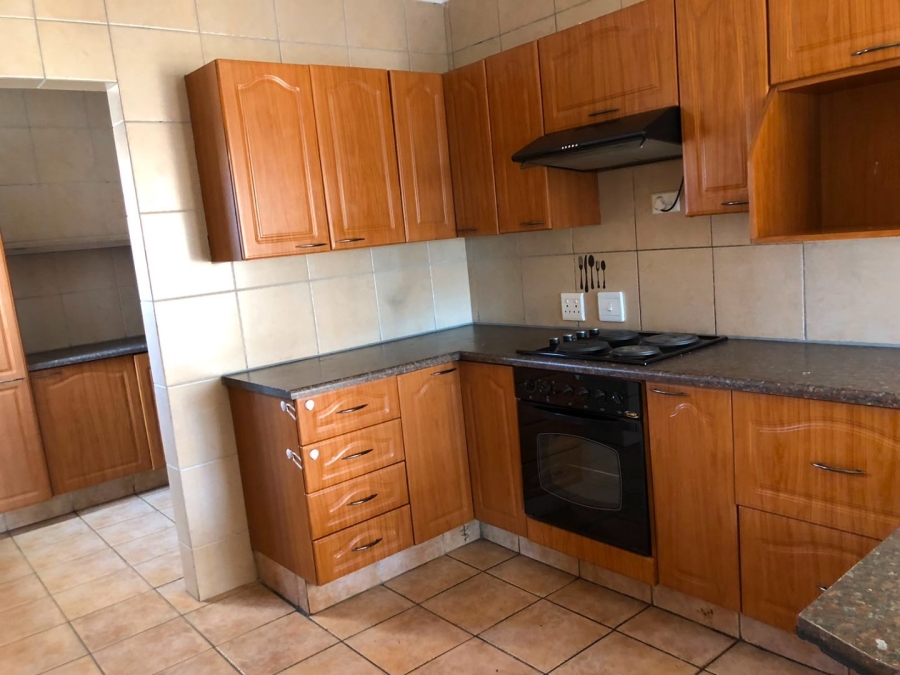To Let 3 Bedroom Property for Rent in Glen Marais Gauteng