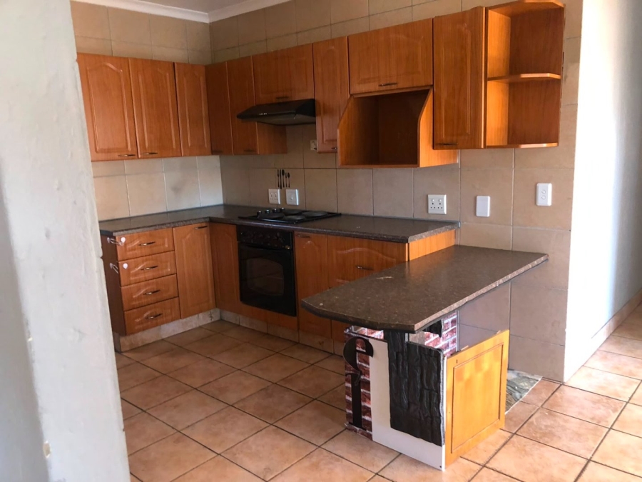 To Let 3 Bedroom Property for Rent in Glen Marais Gauteng