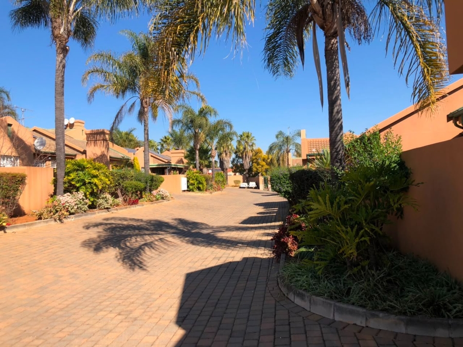 To Let 3 Bedroom Property for Rent in Glen Marais Gauteng