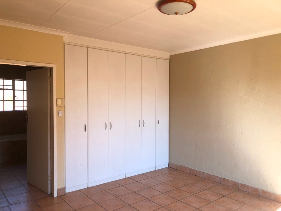To Let 3 Bedroom Property for Rent in Glen Marais Gauteng
