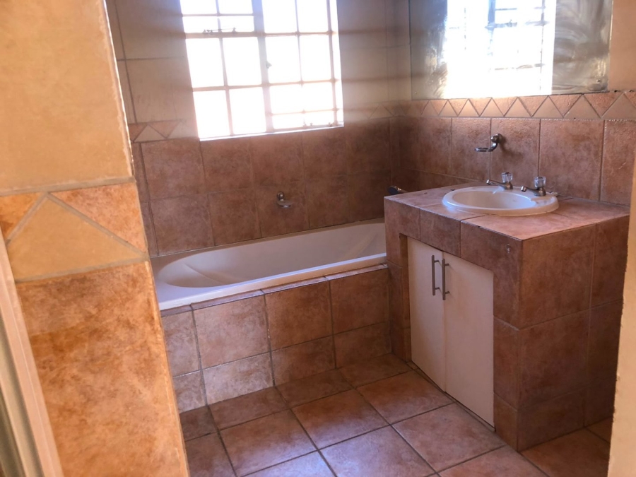 To Let 3 Bedroom Property for Rent in Glen Marais Gauteng