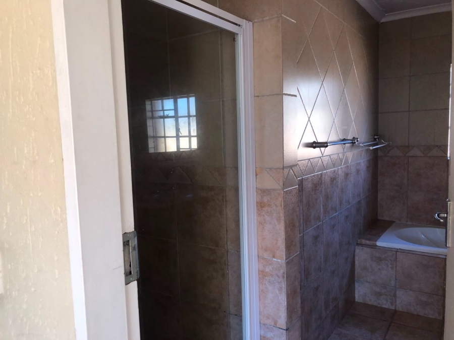 To Let 3 Bedroom Property for Rent in Glen Marais Gauteng