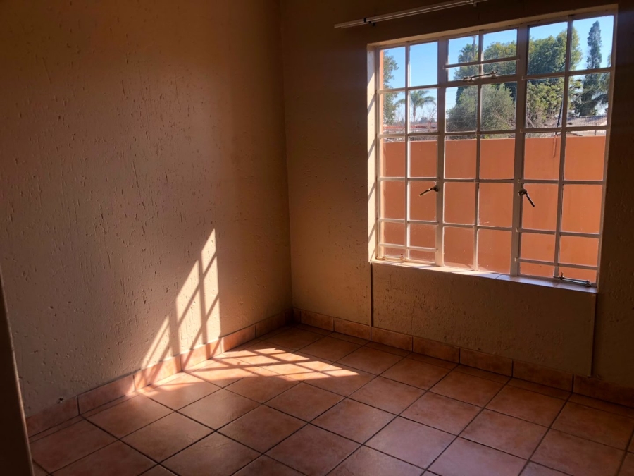 To Let 3 Bedroom Property for Rent in Glen Marais Gauteng