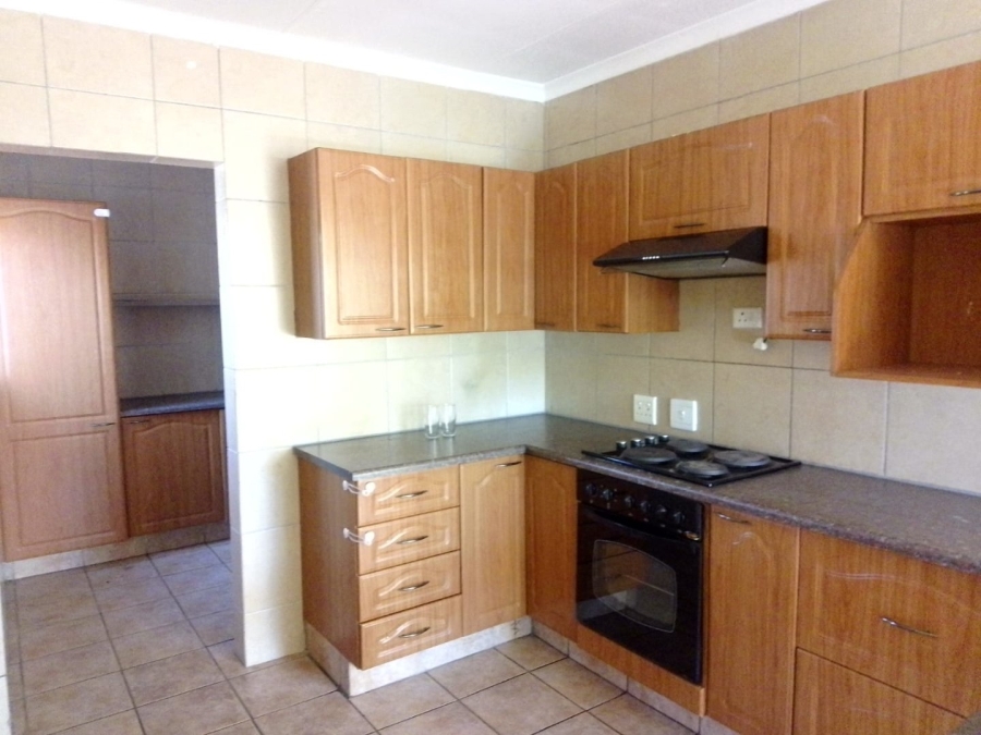 To Let 3 Bedroom Property for Rent in Glen Marais Gauteng
