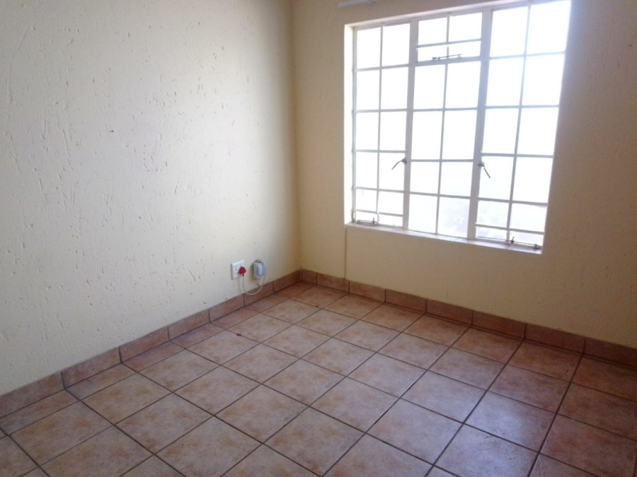 To Let 3 Bedroom Property for Rent in Glen Marais Gauteng