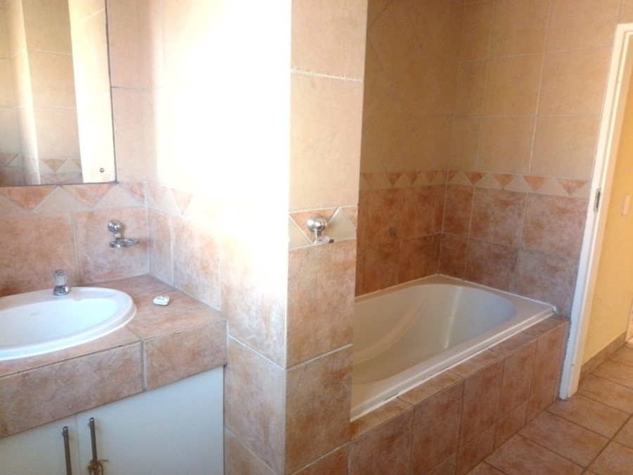 To Let 3 Bedroom Property for Rent in Glen Marais Gauteng