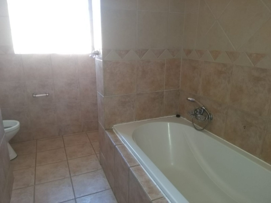 To Let 3 Bedroom Property for Rent in Glen Marais Gauteng