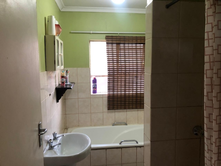2 Bedroom Property for Sale in The Orchards Gauteng