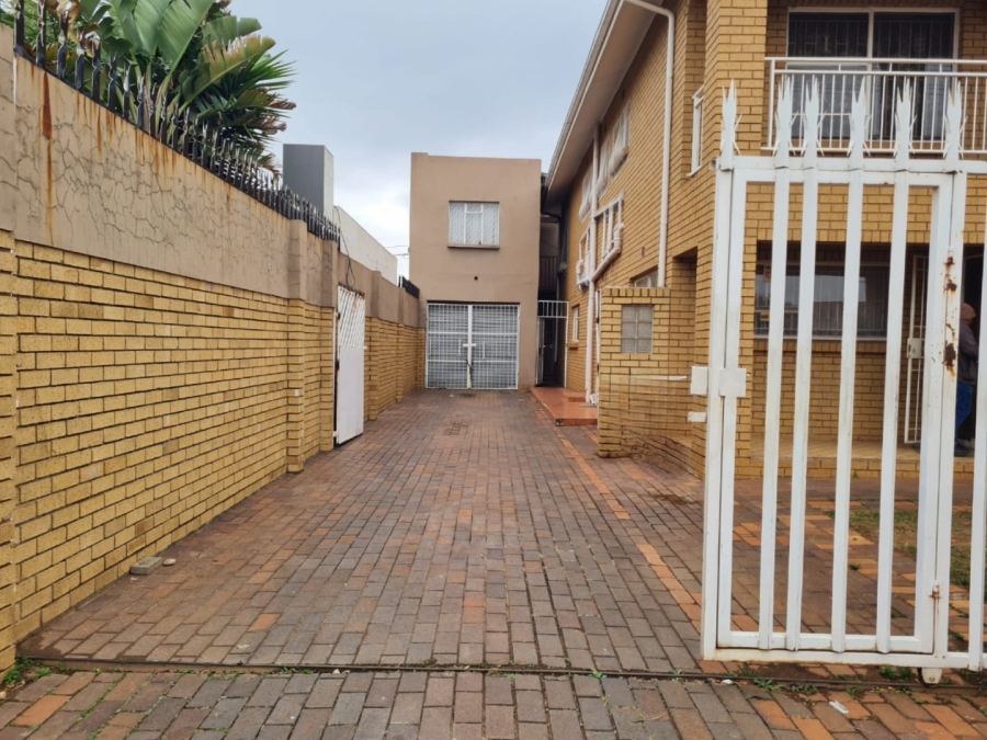 12 Bedroom Property for Sale in Lenasia Ext 5 Gauteng