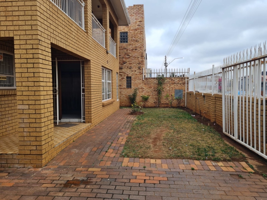 12 Bedroom Property for Sale in Lenasia Ext 5 Gauteng