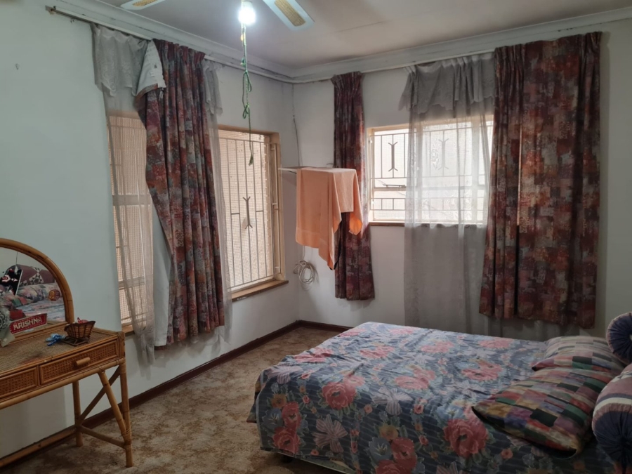 12 Bedroom Property for Sale in Lenasia Ext 5 Gauteng