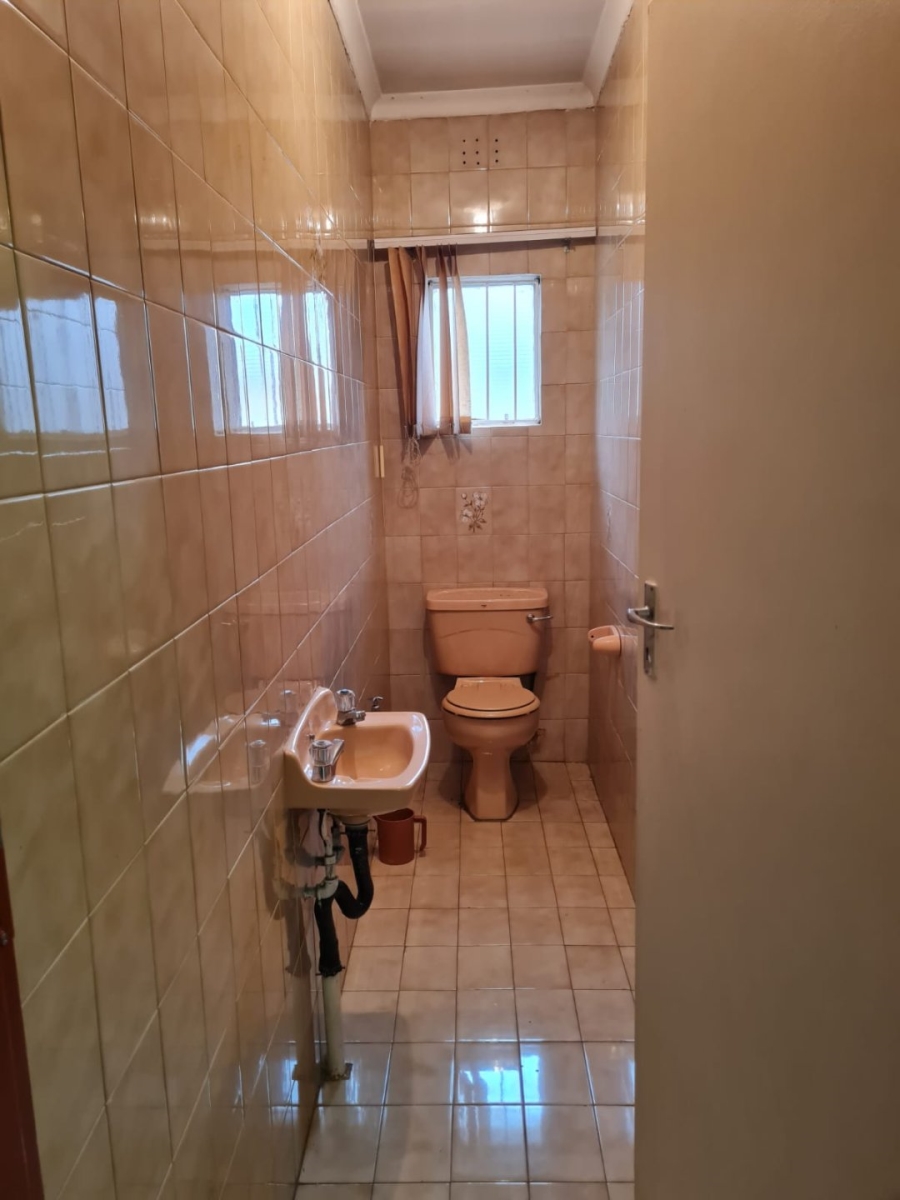 12 Bedroom Property for Sale in Lenasia Ext 5 Gauteng