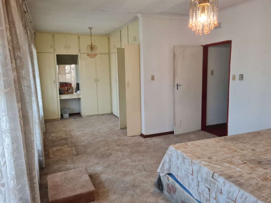 12 Bedroom Property for Sale in Lenasia Ext 5 Gauteng