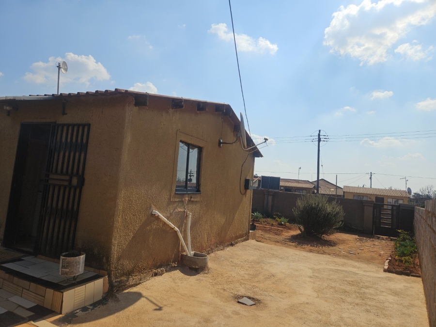 2 Bedroom Property for Sale in Daveyton Gauteng