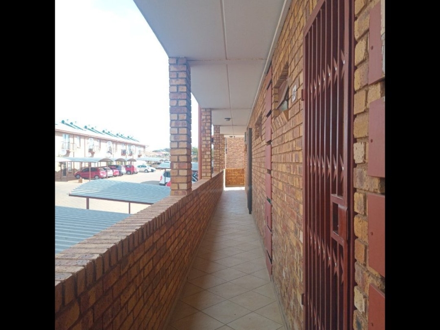 2 Bedroom Property for Sale in Lotus Gardens Gauteng