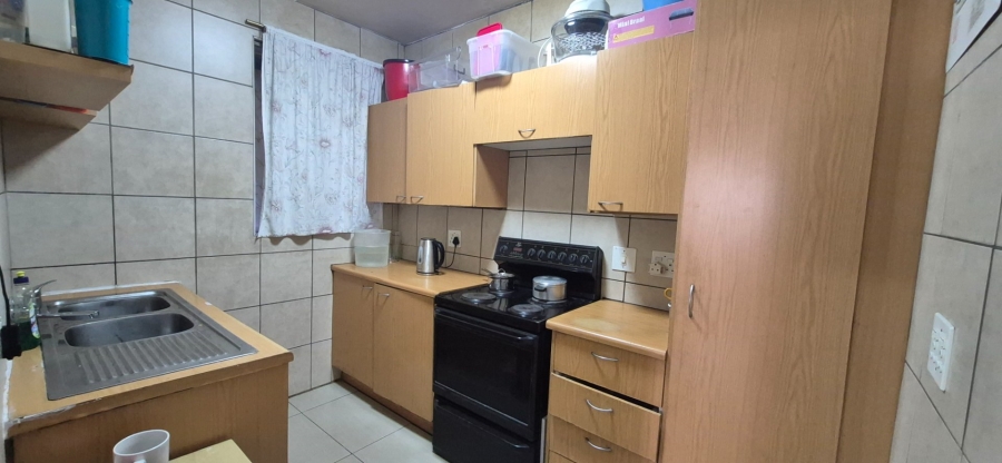 To Let 2 Bedroom Property for Rent in Crown Gardens Gauteng