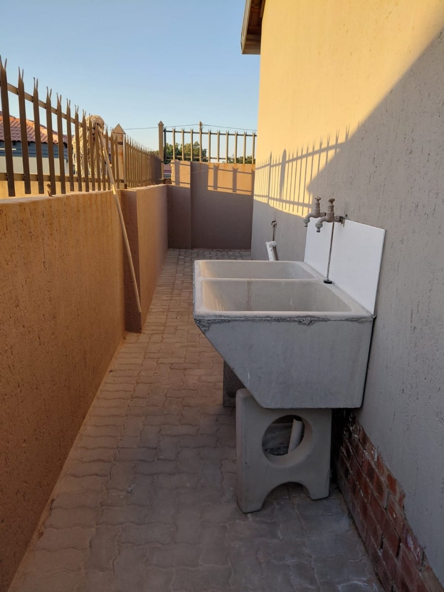 To Let  Bedroom Property for Rent in Soshanguve FF Gauteng
