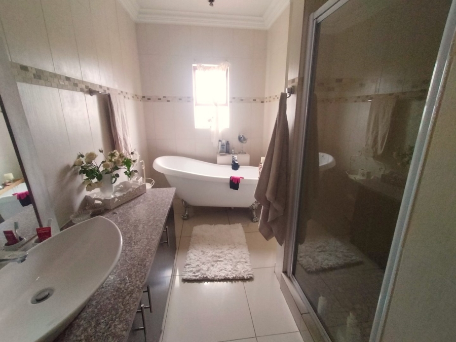 4 Bedroom Property for Sale in Wierda Park Gauteng