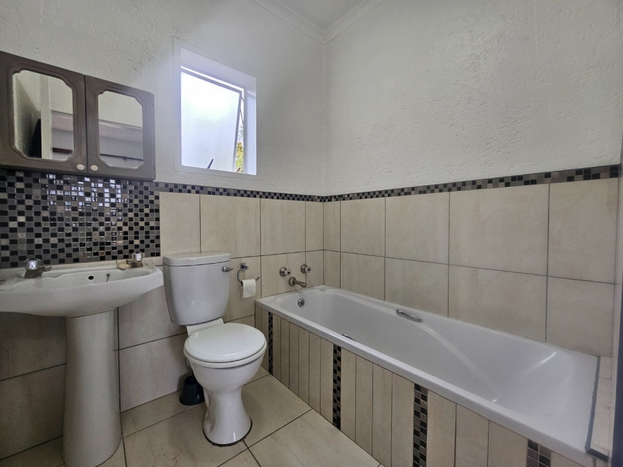 2 Bedroom Property for Sale in Magaliessig Gauteng