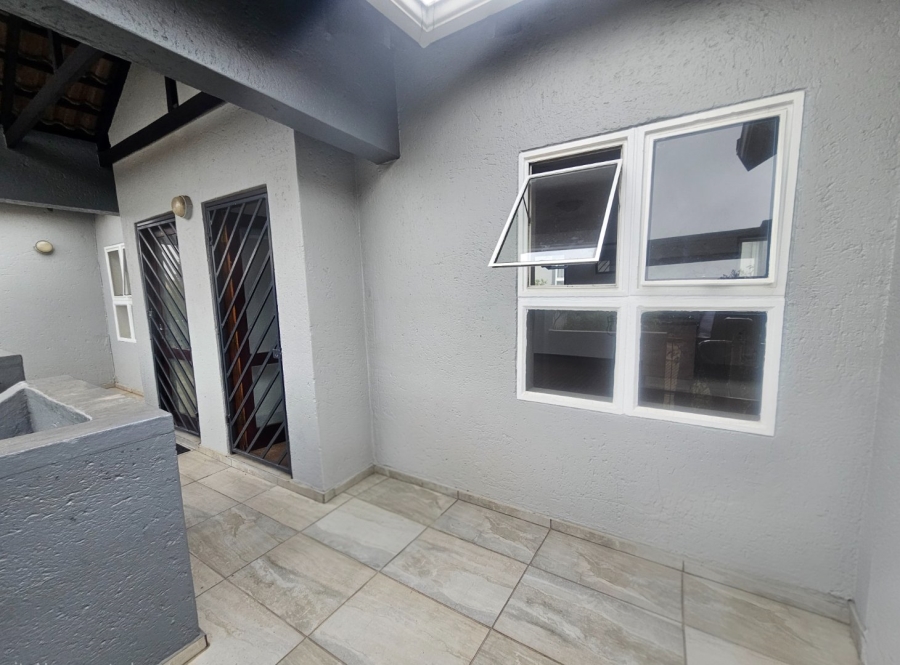 2 Bedroom Property for Sale in Magaliessig Gauteng