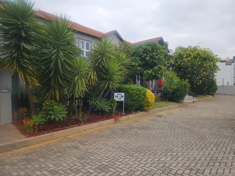 2 Bedroom Property for Sale in Magaliessig Gauteng