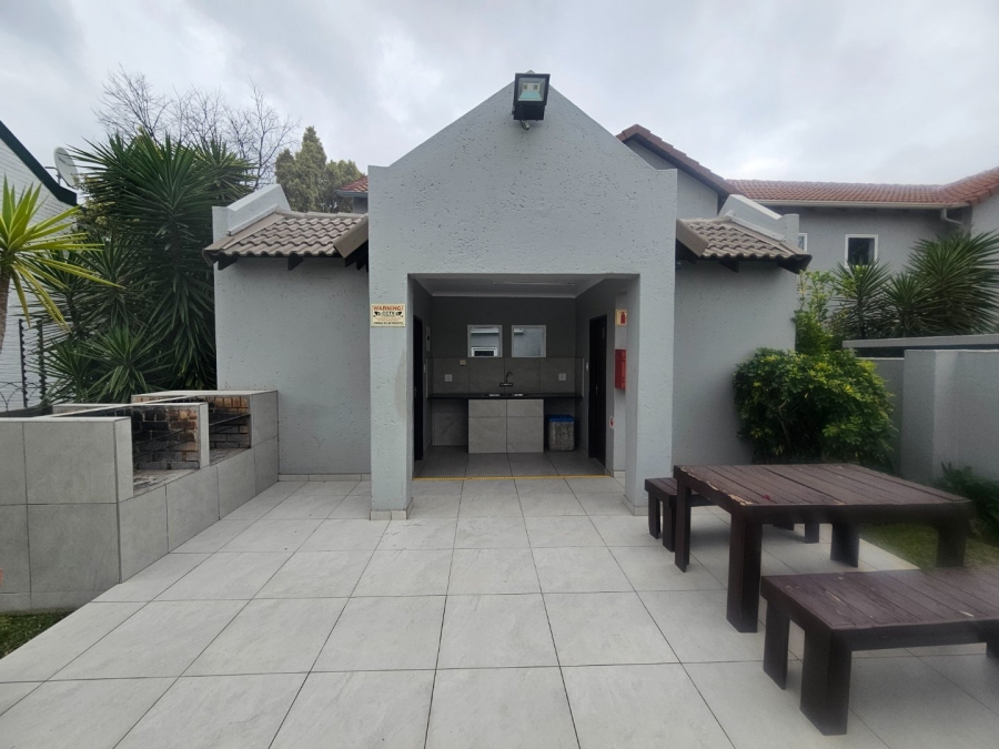 2 Bedroom Property for Sale in Magaliessig Gauteng