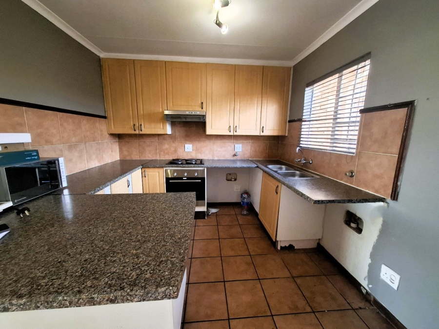 To Let 2 Bedroom Property for Rent in Mooikloof Ridge Gauteng