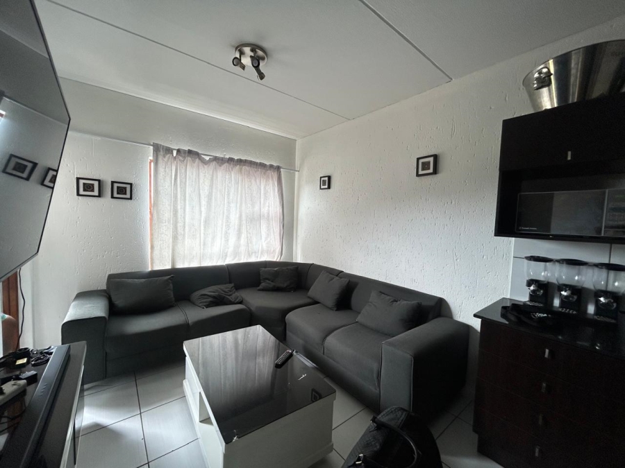 To Let 2 Bedroom Property for Rent in Paulshof Gauteng