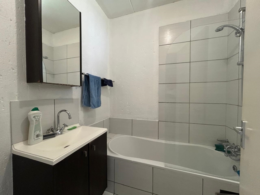To Let 2 Bedroom Property for Rent in Paulshof Gauteng