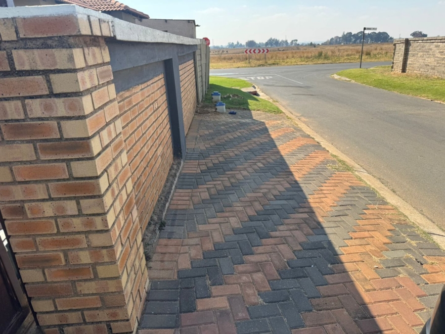 To Let 2 Bedroom Property for Rent in Crystal Park Gauteng