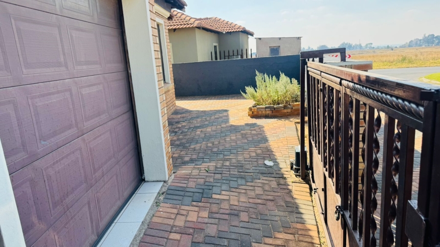 To Let 2 Bedroom Property for Rent in Crystal Park Gauteng