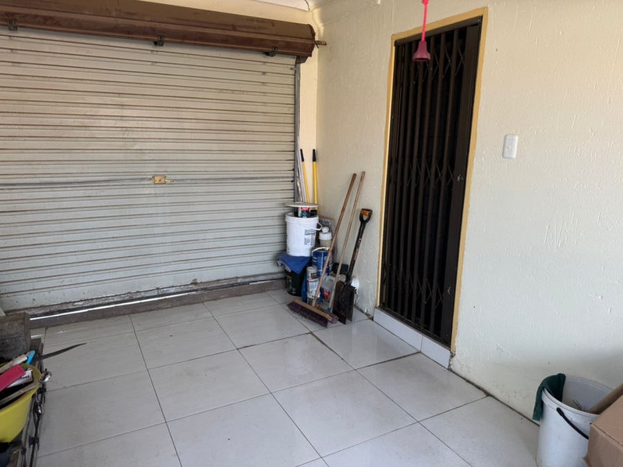 To Let 2 Bedroom Property for Rent in Crystal Park Gauteng