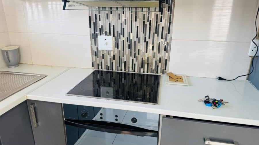 To Let 2 Bedroom Property for Rent in Crystal Park Gauteng
