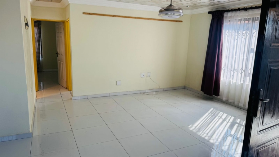 To Let 2 Bedroom Property for Rent in Crystal Park Gauteng