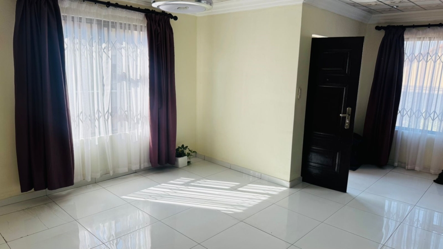 To Let 2 Bedroom Property for Rent in Crystal Park Gauteng