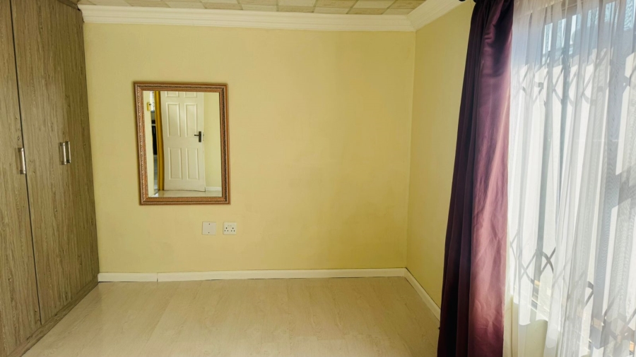 To Let 2 Bedroom Property for Rent in Crystal Park Gauteng
