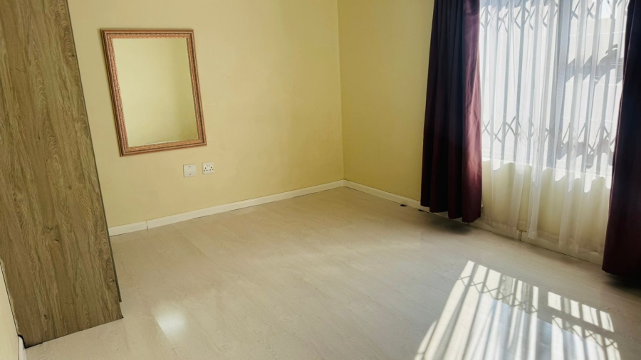 To Let 2 Bedroom Property for Rent in Crystal Park Gauteng