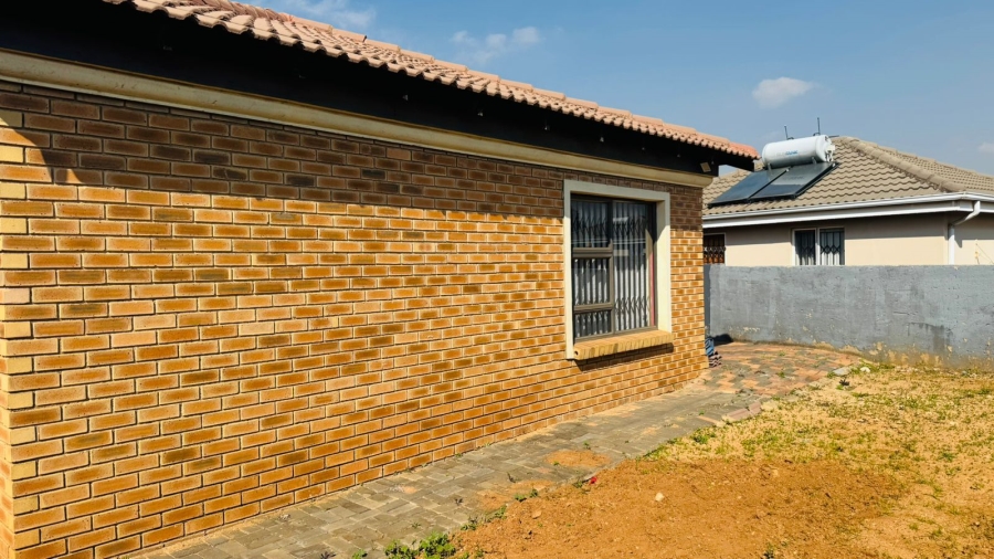 To Let 2 Bedroom Property for Rent in Crystal Park Gauteng