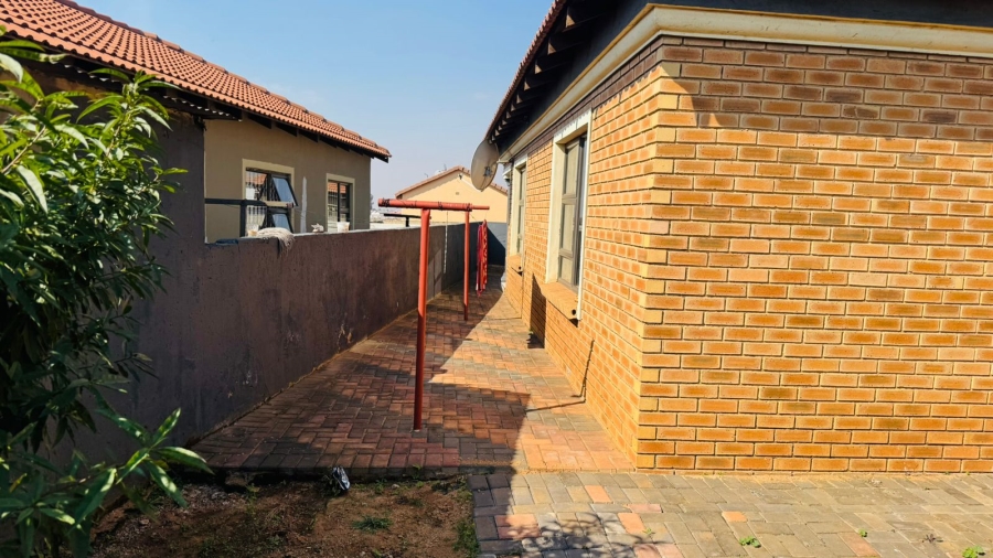 To Let 2 Bedroom Property for Rent in Crystal Park Gauteng