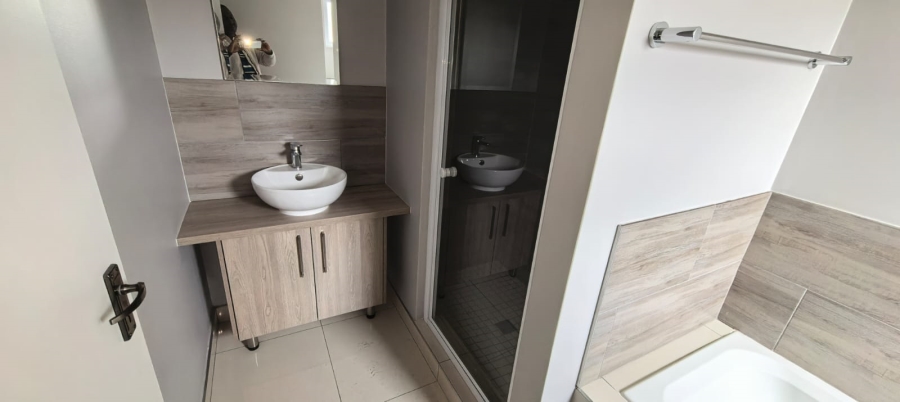 To Let 2 Bedroom Property for Rent in Blue Hills Gauteng