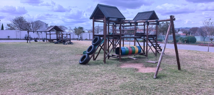 To Let 2 Bedroom Property for Rent in Blue Hills Gauteng